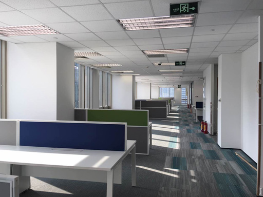 辦公室過道鋪裝的是地毯 辦公室過道鋪裝的是地毯